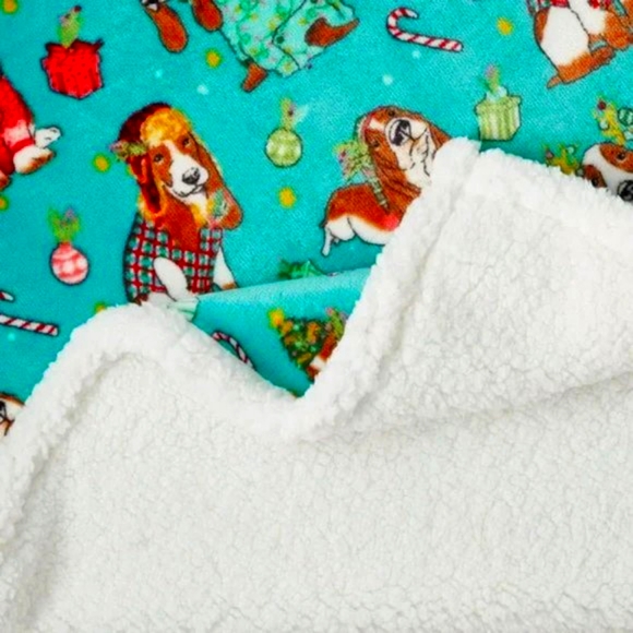 Pioneer Woman Charlie Basset Velvet Plush Blanket - Picture 2 of 5